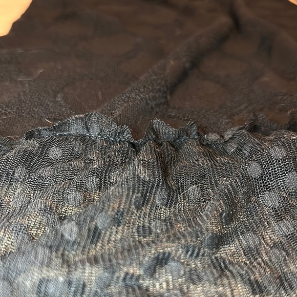 ZOÉ | Black Sleeveless Top with Sheer Hem - Picture 10 of 12